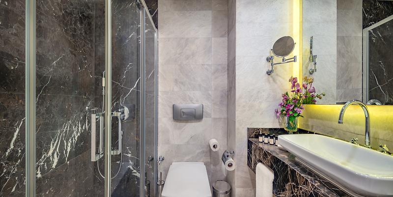 Kıbrısta Sevgililer Günü Özel 5* Les Ambassadeurs Hotel Konaklama