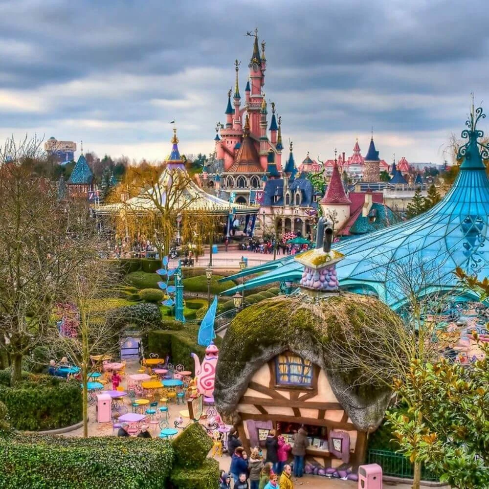 Paris & Disneyland Turu THY Disneyland Konaklaması ve Park Girişi Dahil Sömestre Özel 2027