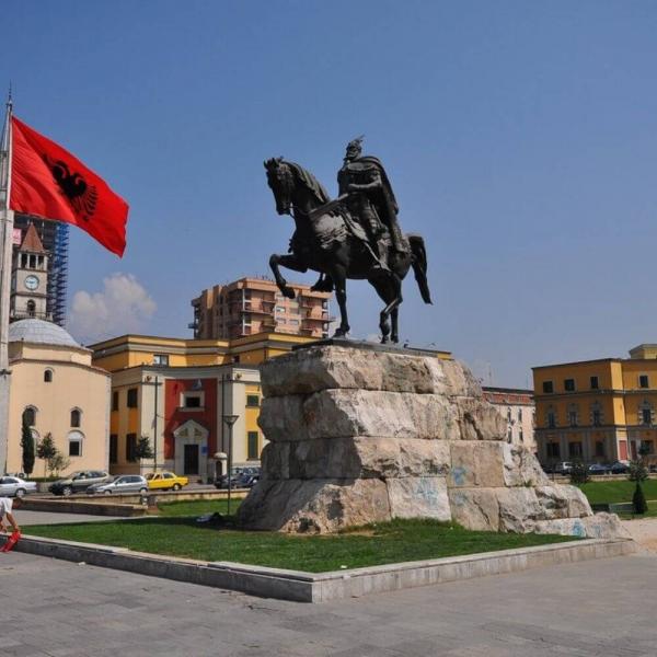 Adana Çıkışlı Kosovalı Büyük Balkanlar Turu AJet ile Extra Turlar ve Akşam Yemekleri Dahil SKP-OHD