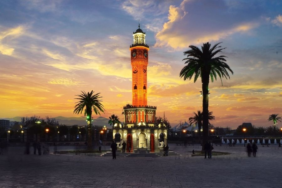 İzmir'de Mutlaka Deneyimlemeniz Gereken 13 Şey
