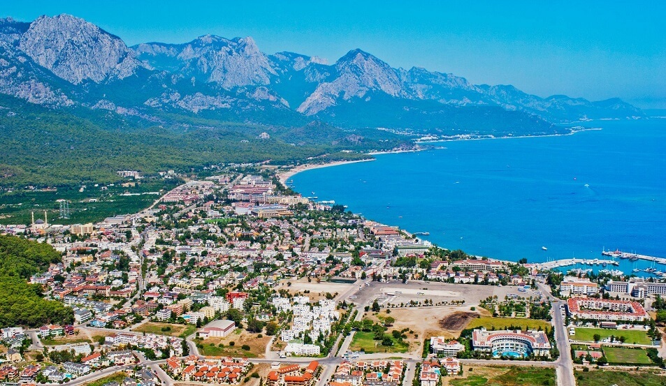 Antalya'da Tatil Merkezi: Kemer