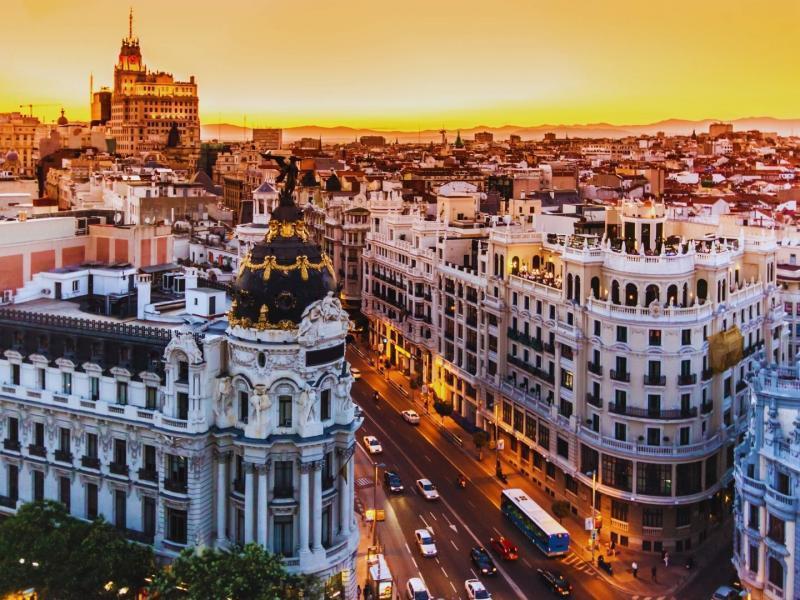 ELEGANT MADRİD & VALENCIA & BARCELONA Pegasus Hava Yolları ile 4 Gece