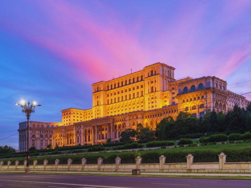 MAXİ ROMANYA Türk Hava Yolları ile 4 Gece