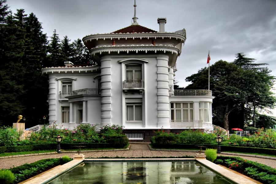 İzmir Çıkışlı Uçaklı Karadeniz Yaylalar ve Batum Turu 3 Gece 4 Gün (Trabzon Başlar-Trabzon Biter)