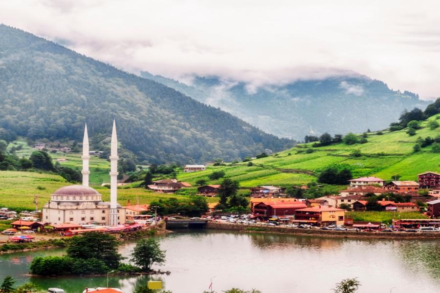 İzmir Çıkışlı Uçaklı Karadeniz Yaylalar ve Batum Turu 3 Gece 4 Gün (Trabzon Başlar-Trabzon Biter)