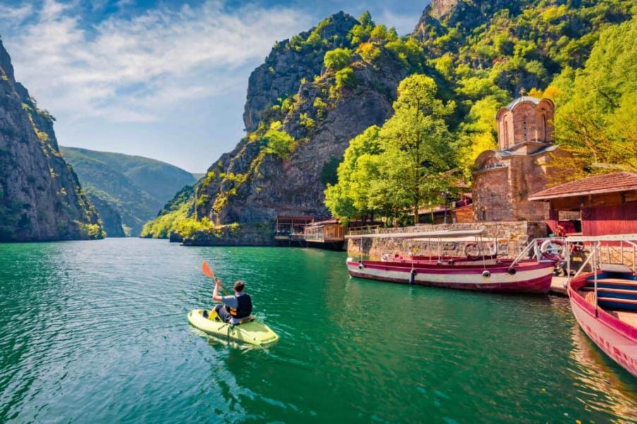 Kosovalı Baştanbaşa Balkanlar Ajet Havayolları ile Extra Turlar ve Akşam Yemekleri Dahil (PRN-PRN)