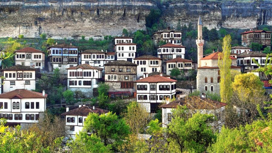  Batı Karadeniz Abant Safranbolu Amasra Turu (1 Gece Konaklamalı)