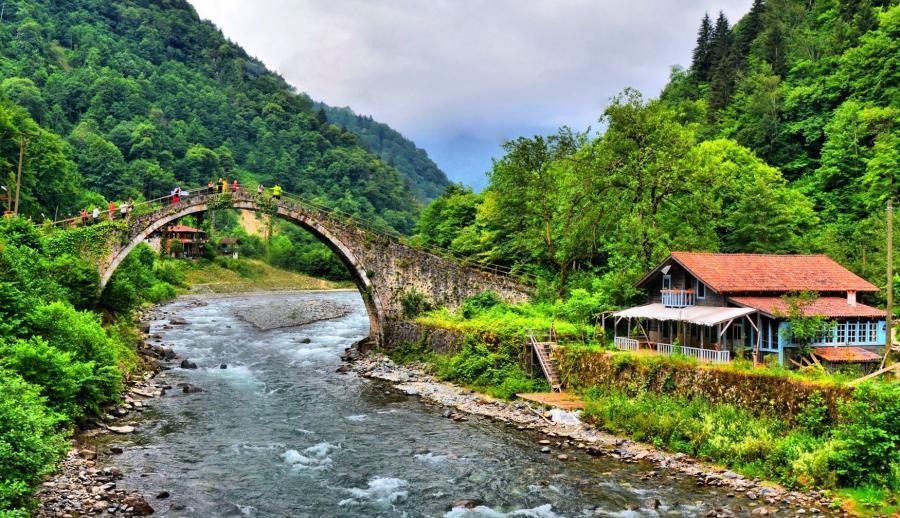 İzmir Çıkışlı Uçaklı Karadeniz Yaylaları ve Batum Turu (3 Gece Otel Konaklamalı)