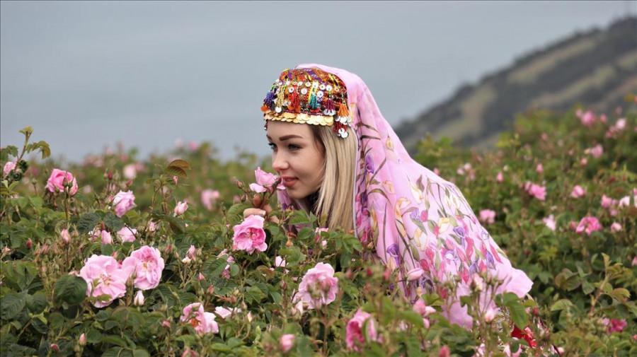 Isparta Gül Hasadı Salda Gölü ve Pamukkale Çeşme Alaçatı Turu (1 Gece Otel Konaklamalı)