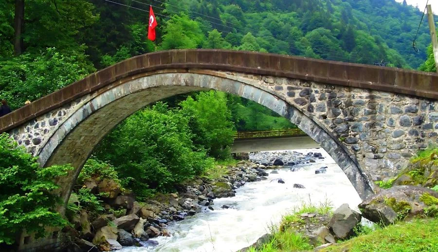 İzmir Çıkışı Uçakla Gürcistan-Batum & Ayder Yaylası Turu ( Rize başlar, Rize biter )