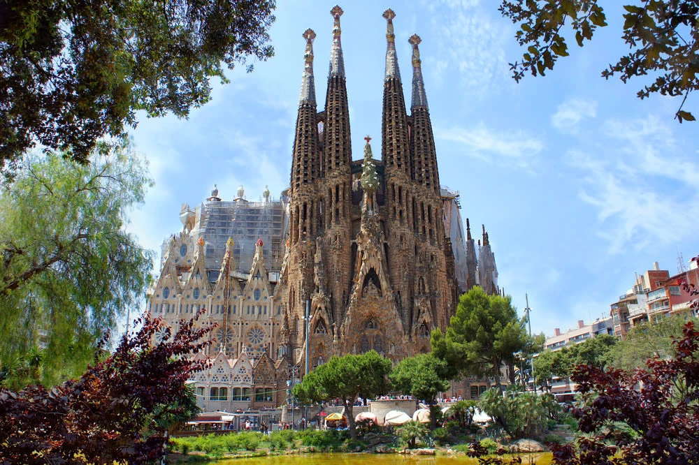 Barcelona Noel Pazarları Turu Ajet Havayolları İle 4 Gece 5 Gün (GRO-GRO)
