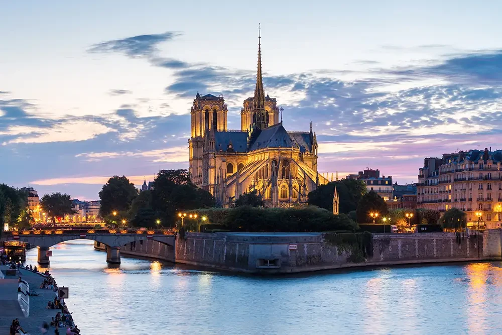 Paris Turu Ajet Havayolları İle 3 Gece Noel Pazarları (CDG-CDG) 