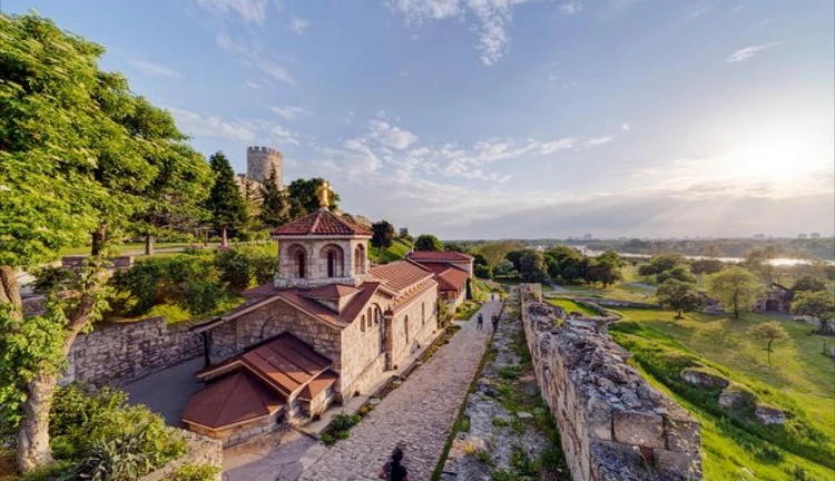 Kosovalı Büyük Balkanlar Ajet Havayolları ile 7 Gece Extra Turlar ve Akşam Yemekleri Dahil (SJJ-TIA) Salı-Salı