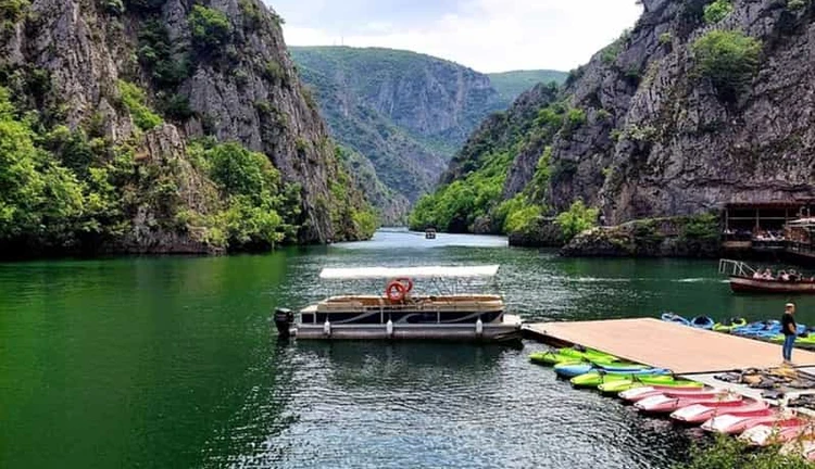 Kosovalı Büyük Balkanlar Ajet Havayolları ile 7 Gece Extra Turlar ve Akşam Yemekleri Dahil (TIA-SJJ) Salı - Salı
