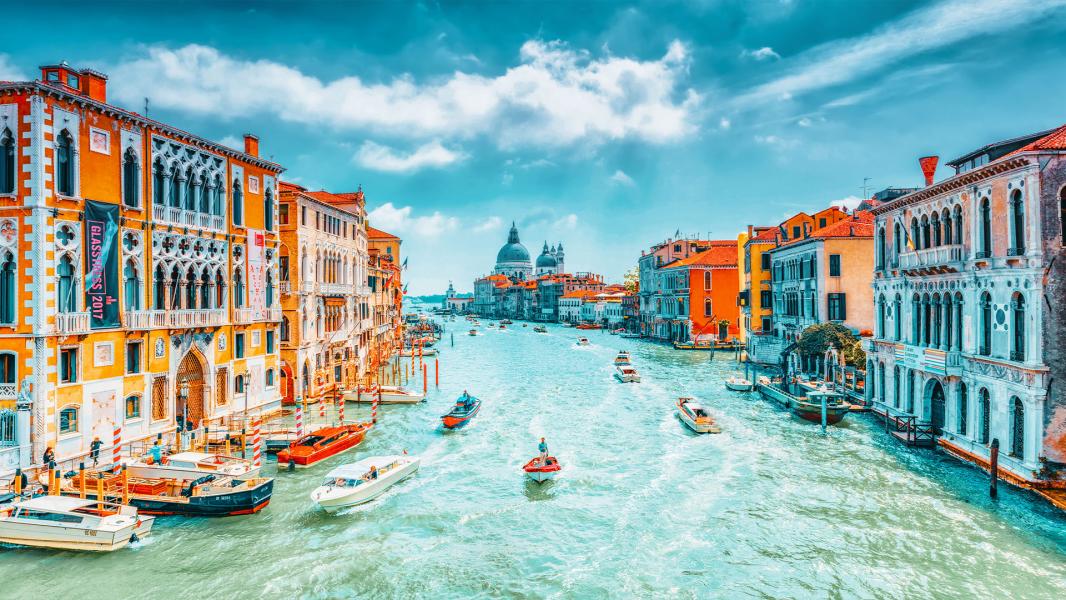 Otobüs ile Baştan Başa Avrupa Turu 13 Ülke 37 Şehir 16 Gün