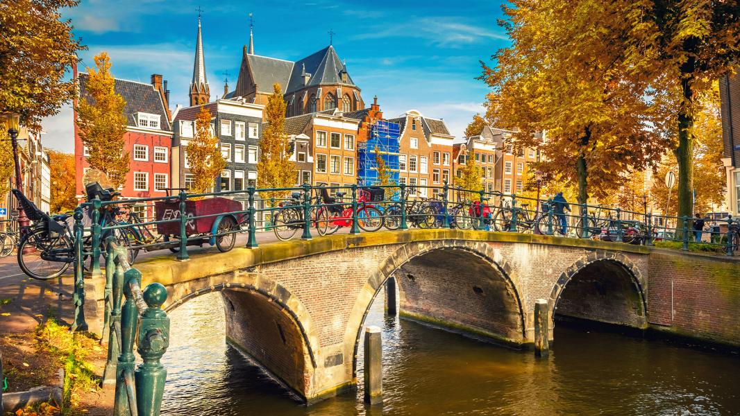 Otobüs ile Baştan Başa Avrupa Turu 13 Ülke 37 Şehir 16 Gün