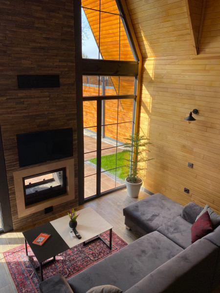Grand Wooden Deluxe