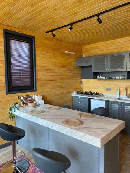 Grand Wooden Deluxe