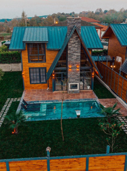 Grand Wooden Deluxe