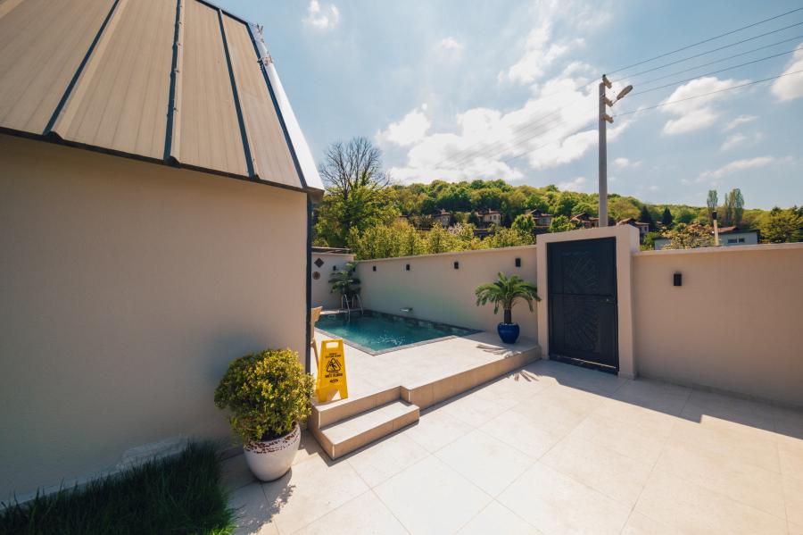 Dolce Suit's Bungalov