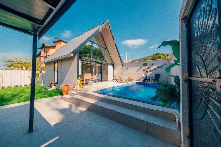 Dolce Suit's Bungalov