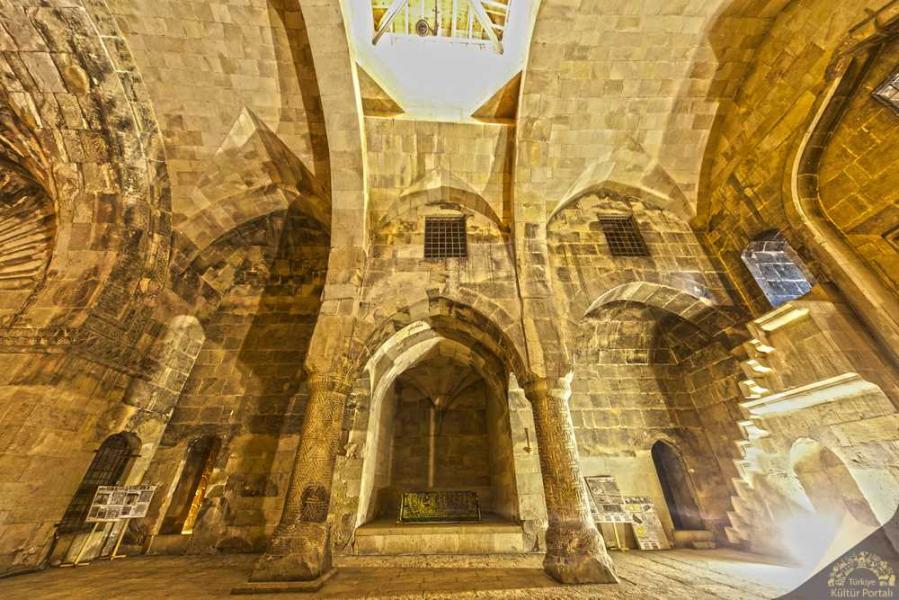 Sivas Çıkışlı Günübirlik Divriği Kemaliye Turu