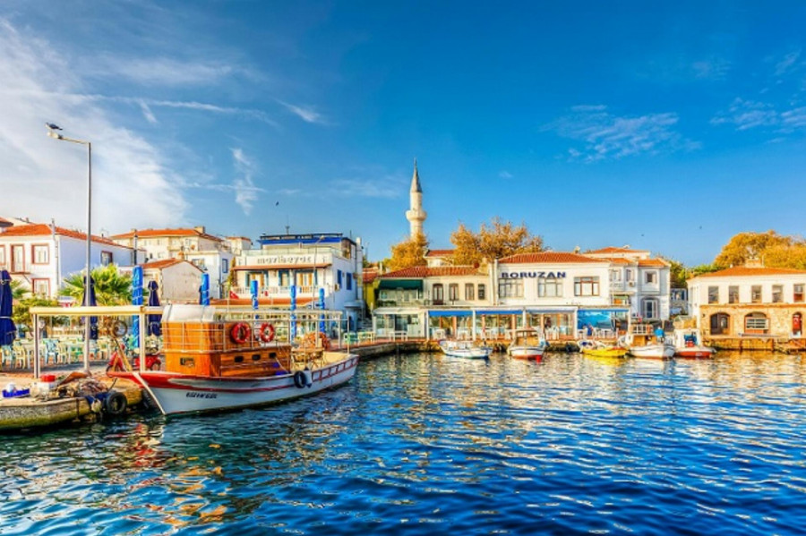 Gökçeada Bozcaada Yüzme Turu (1 Gece Otel Konaklamalı): Türkiye'nin İki Güzide Adasına Yolculuğumuza Sizlerde Davetlisiniz
Yavaş Akan Hayatın ve Rüzgarın adı İmroz ve doğal güzellikleri, bağbozumu ve Ayazma Plajı ile ünlü Bozcaada. 
