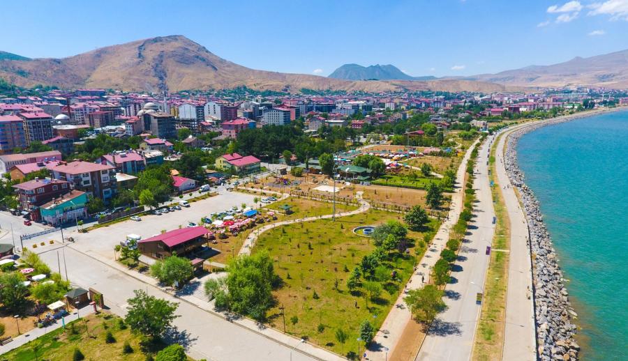 Rüya Gibi Doğunun Hazineleri ve Doğu Ekspresi Turu (5 Gece Otel Konaklamalı): Doğu Anadolu denilince hep “Çok Uzak” diye düşünür insanlar. Oysa uzak olan sadece şehirlerin kendisidir. Günümüz medeniyetlerinin çıktığı yerdir Doğu Anadolu. 
