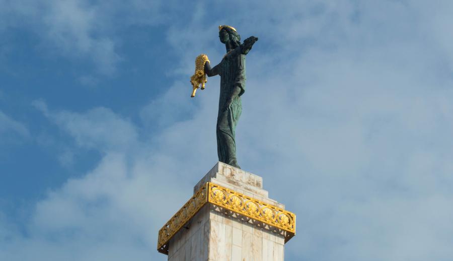 Uçaklı Pegasus İle Karadeniz Yaylaları ve Batum Turu (3 Gece Otel Konaklamalı): Kendinizi rüyada hissedeceğiniz, her anını unutamayacağınız Karadeniz tatiline sizleri de bekliyoruz. Mavi ve yeşili hiç bu kadar ahenkle dans ettiğini görmemiştiniz. Tulum ile horon vurmaya kemençenin tınısını dinlemeye gidiyoruz daaaaaa...