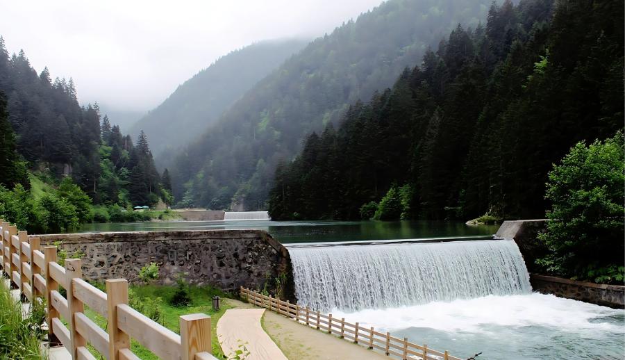 Karadeniz Fırtınası ve Batum Turu (3 Gece Otel Konaklamalı): Kısıtlı zamanda Karadeniz'i baştan başa gezmek, yaşamak için bulunmaz bir fırsat sunuyoruz. Karadeniz iklimi veya havası gibi tadı damağınızda kalacak bir gezi sizi bekliyor. Az zamanda çok işler başaracağız.