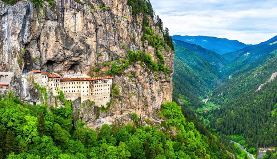 Karadeniz Fırtınası ve Batum Turu (3 Gece Otel Konaklamalı): Kısıtlı zamanda Karadeniz'i baştan başa gezmek, yaşamak için bulunmaz bir fırsat sunuyoruz. Karadeniz iklimi veya havası gibi tadı damağınızda kalacak bir gezi sizi bekliyor. Az zamanda çok işler başaracağız.