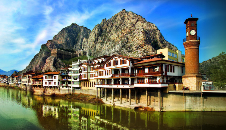 Rüya Gibi Doğu Karadeniz Batum Turu (5 Gece Otel Konaklamalı): Kendinizi rüyada hissedeceğiniz, her anını unutamayacağınız Karadeniz tatiline sizleri de bekliyoruz. Mavi ve yeşili hiç bu kadar ahenkle dans ettiğini görmemiştiniz. Tulum ile horon vurmaya kemençenin tınısını dinlemeye gidiyoruz daaaaaa...

