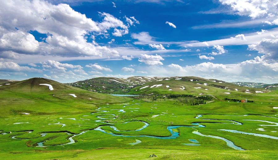 Rüya Gibi Doğu Karadeniz Batum Turu (5 Gece Otel Konaklamalı): Kendinizi rüyada hissedeceğiniz, her anını unutamayacağınız Karadeniz tatiline sizleri de bekliyoruz. Mavi ve yeşili hiç bu kadar ahenkle dans ettiğini görmemiştiniz. Tulum ile horon vurmaya kemençenin tınısını dinlemeye gidiyoruz daaaaaa...
