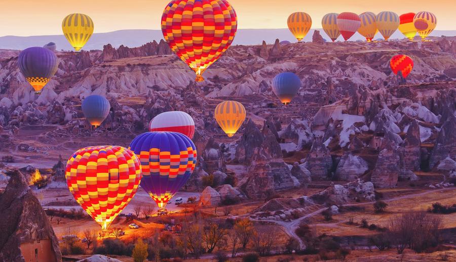 Ankara Çıkışlı Kapadokya Ihlara Vadisi ve Ürgüp Göreme Turu (2 Gece Otel Konaklamalı) : Güzel Atlar Ülkesi Kapadokya’da Peri Masalı Bir Tatil Sunuyoruz. Mistik ve Tarihi Dokusuyla Başınızı Döndürecek Bir Rüya Sizleri Bekliyor.