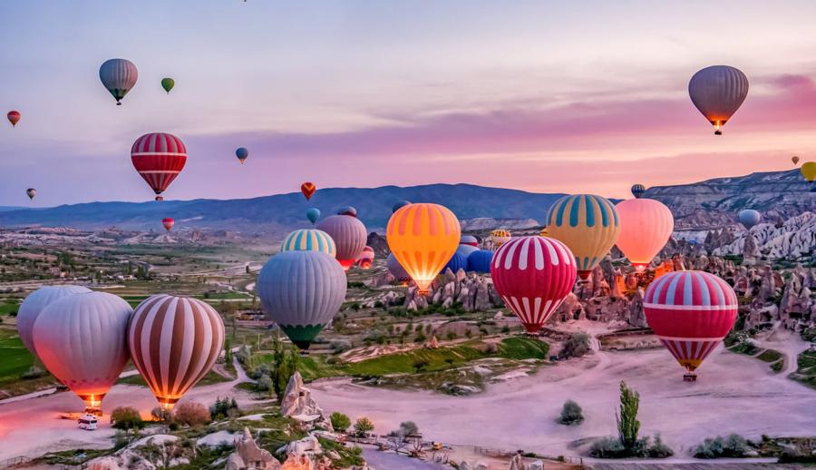 Ankara Çıkışlı Kapadokya Ihlara Vadisi ve Ürgüp Göreme Turu (2 Gece Otel Konaklamalı) : Güzel Atlar Ülkesi Kapadokya’da Peri Masalı Bir Tatil Sunuyoruz. Mistik ve Tarihi Dokusuyla Başınızı Döndürecek Bir Rüya Sizleri Bekliyor.