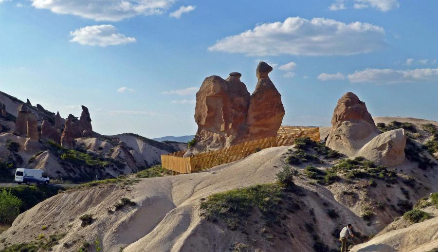 Ankara Çıkışlı Kapadokya Ihlara Vadisi ve Ürgüp Göreme Turu (2 Gece Otel Konaklamalı) : Güzel Atlar Ülkesi Kapadokya’da Peri Masalı Bir Tatil Sunuyoruz. Mistik ve Tarihi Dokusuyla Başınızı Döndürecek Bir Rüya Sizleri Bekliyor.