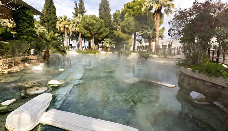 Lavanta Tarlaları Salda Gölü Pamukkale Çeşme Alaçatı Turu (1 Gece Otel Konaklamalı)	: Turkuaz Sularda Bembeyaz Kumlarda Unutamayacağınız Bir Tatil Deneyimi İçin Sizleri Bekliyoruz. Salda Gölü’nün Ferahlığında, Pamukkale Travertenlerinin Süt Beyaz Havuzlarında Kısa Bir Tatil Ve Görsel Şöleni Hafızalarınıza SSC TUR İmzasıyla Kaydediyoruz.