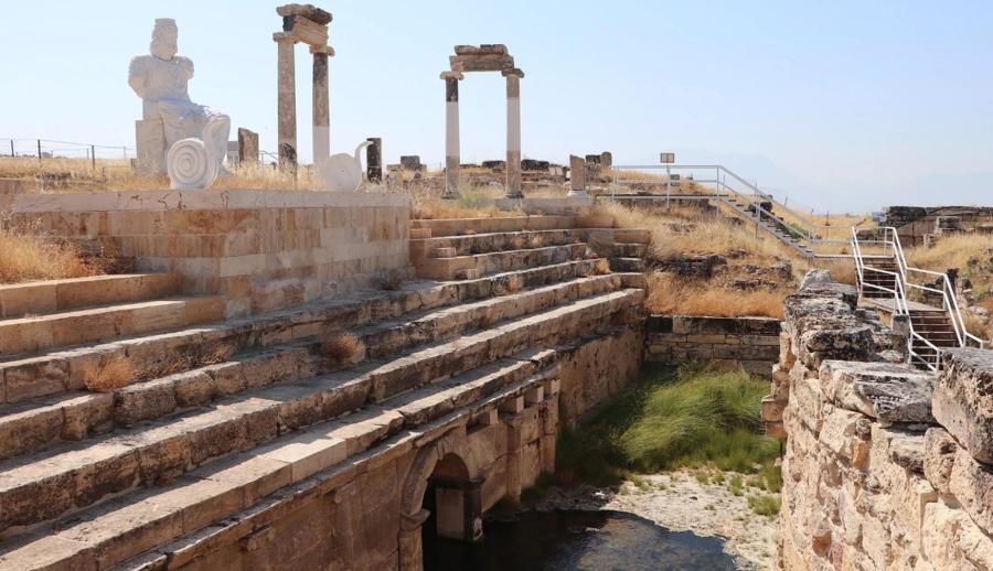 Lavanta Tarlaları Salda Gölü Pamukkale Çeşme Alaçatı Turu (1 Gece Otel Konaklamalı)	: Turkuaz Sularda Bembeyaz Kumlarda Unutamayacağınız Bir Tatil Deneyimi İçin Sizleri Bekliyoruz. Salda Gölü’nün Ferahlığında, Pamukkale Travertenlerinin Süt Beyaz Havuzlarında Kısa Bir Tatil Ve Görsel Şöleni Hafızalarınıza SSC TUR İmzasıyla Kaydediyoruz.
