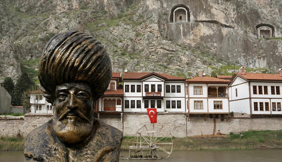 Bursa Çıkışlı Kuzey Yıldızı Doğu Karadeniz ve Batum Turu (4 Gece Otel Konaklamalı): Tadı damağınızda kalacak Kuzeyin Yıldızı olan Karadeniz’i yaşamaya ne dersiniz! Horon vurmak Turlumun ve Kemençenin tınısını dinlemeye gidiyoruz. İşi Bir Bilene sor demişler neden mi? Hayden Karadenize daaaaaaaaa