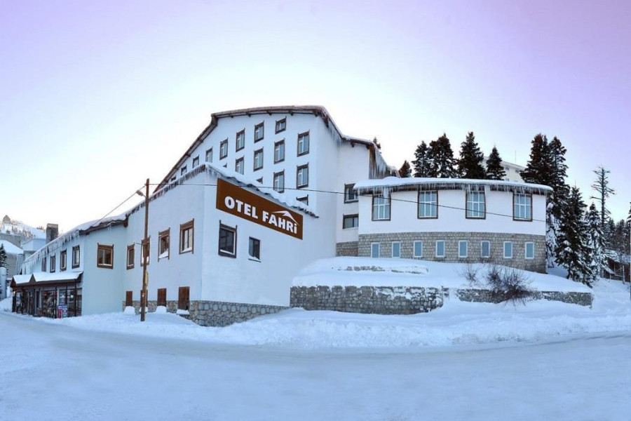 Fahri Hotel Uludağ Konaklama ( Gidiş Dönüş Ulaşım Dahil )  : 1 Gece, 2 Gece, 3 Gece Tam Pansiyon Konaklama ile Kendinizi ve Sevdiklerinizi, Uludağ’ın Beyaz Büyüsünde ve Bursa’nın Doğal Atmosferinde Ödüllendirebilirsiniz. Osmangazi Köprüsü'nden Hızlı Ulaşım ile Uludağ'a Gidiyoruz.