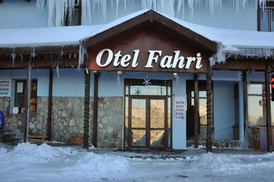 Fahri Hotel Uludağ Konaklama ( Gidiş Dönüş Ulaşım Dahil )  : 1 Gece, 2 Gece, 3 Gece Tam Pansiyon Konaklama ile Kendinizi ve Sevdiklerinizi, Uludağ’ın Beyaz Büyüsünde ve Bursa’nın Doğal Atmosferinde Ödüllendirebilirsiniz. Osmangazi Köprüsü'nden Hızlı Ulaşım ile Uludağ'a Gidiyoruz.