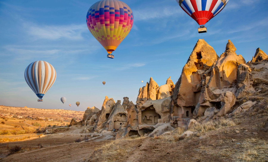 Yılbaşı Özel Kapadokya Ihlara Vadisi ve Ürgüp Göreme Turu (2 Gece Otel Konaklamalı): Güzel Atlar Ülkesi Kapadokya’da Peri Masalı Bir Tatil Sunuyoruz. Mistik ve Tarihi Dokusuyla Başınızı Döndürecek Bir Rüya Sizleri Bekliyor.