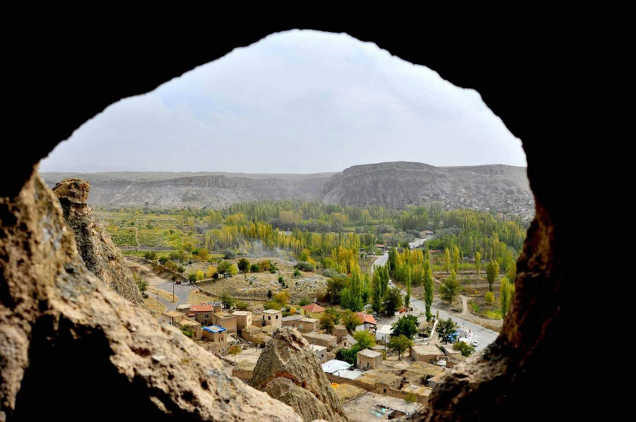 Yılbaşı Özel Kapadokya Ihlara Vadisi ve Ürgüp Göreme Turu (2 Gece Otel Konaklamalı): Güzel Atlar Ülkesi Kapadokya’da Peri Masalı Bir Tatil Sunuyoruz. Mistik ve Tarihi Dokusuyla Başınızı Döndürecek Bir Rüya Sizleri Bekliyor.