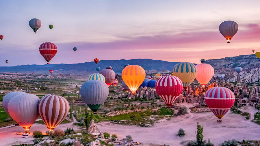 Yılbaşı Özel Kapadokya Ihlara Vadisi ve Ürgüp Göreme Turu (2 Gece Otel Konaklamalı): Güzel Atlar Ülkesi Kapadokya’da Peri Masalı Bir Tatil Sunuyoruz. Mistik ve Tarihi Dokusuyla Başınızı Döndürecek Bir Rüya Sizleri Bekliyor.