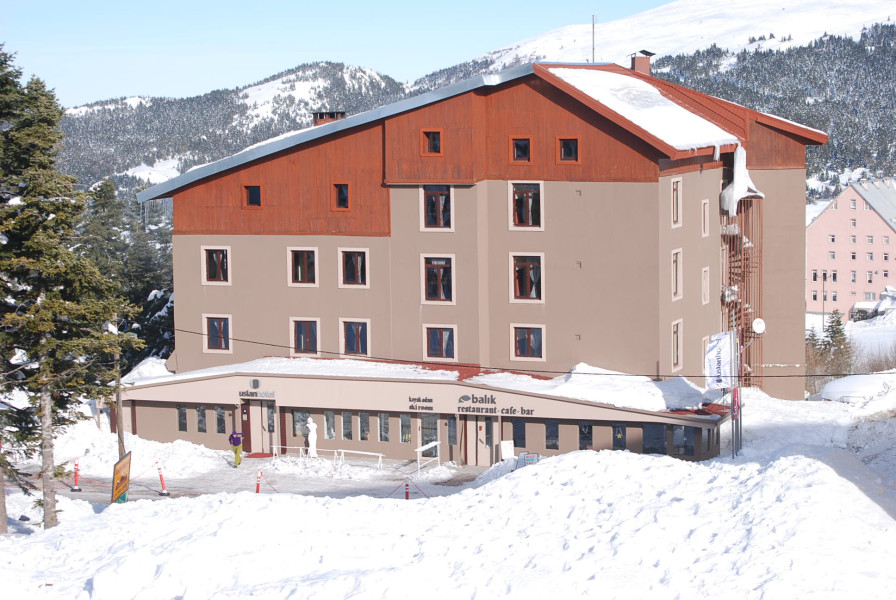 Uludağ Uslan Otel 1 veya  2 Gece Konaklamalı( Gidiş Dönüş Ulaşım Dahil) : Tam Pansiyon Konaklama ile Kendinizi ve Sevdiklerinizi, Uludağ’ın Beyaz Büyüsünde ve Bursa’nın Doğal Atmosferinde Ödüllendirebilirsiniz. Osmangazi Köprüsü'nden Hızlı Ulaşım ile Uludağ'a Gidiyoruz.