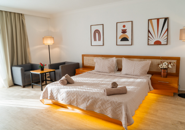 Bodrum Luna Beach Hotel Her Şey Dahil ( Gidiş Dönüş Otobüs Ulaşımı Dahildir ): Bodrum Turu İle Her Şey Dahil Otelde Kalıyoruz Gece Eğlenceleri ve Beach Partilerde Eğlence Zamanı