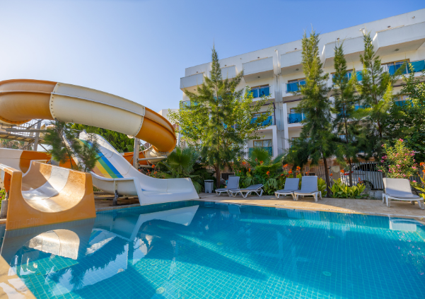 Bodrum Luna Beach Hotel Her Şey Dahil ( Gidiş Dönüş Otobüs Ulaşımı Dahildir ): Bodrum Turu İle Her Şey Dahil Otelde Kalıyoruz Gece Eğlenceleri ve Beach Partilerde Eğlence Zamanı