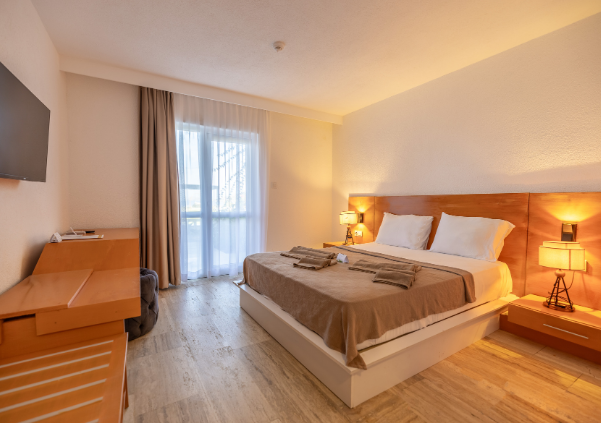 Bodrum Luna Beach Hotel Her Şey Dahil ( Gidiş Dönüş Otobüs Ulaşımı Dahildir ): Bodrum Turu İle Her Şey Dahil Otelde Kalıyoruz Gece Eğlenceleri ve Beach Partilerde Eğlence Zamanı