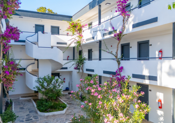 Bodrum Luna Beach Hotel Her Şey Dahil ( Gidiş Dönüş Otobüs Ulaşımı Dahildir ): Bodrum Turu İle Her Şey Dahil Otelde Kalıyoruz Gece Eğlenceleri ve Beach Partilerde Eğlence Zamanı