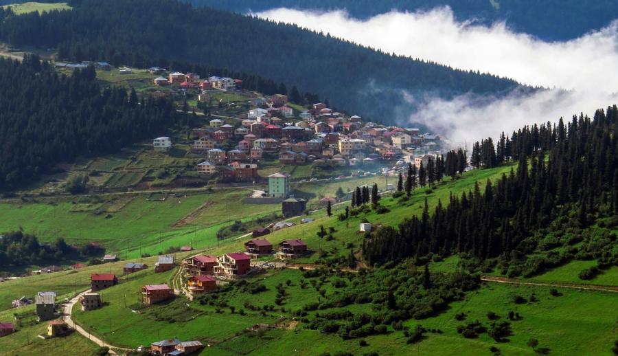 Thy İle Uçaklı Kuzey Yıldızı Doğu Karadeniz Yaylaları ve Batum Turu (4 Gece Otel Konaklamalı) : Kendinizi rüyada hissedeceğiniz, her anını unutamayacağınız Karadeniz tatiline sizleri de bekliyoruz. Mavi ve yeşili hiç bu kadar ahenkle dans ettiğini görmemiştiniz. Tulum ile horon vurmaya kemençenin tınısını dinlemeye gidiyoruz daaaaaa...